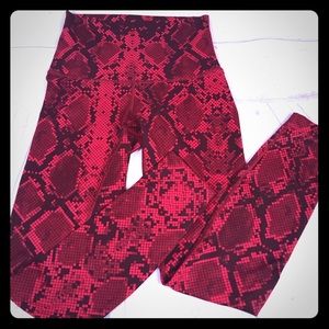 Lululemon vibrant fun workout leggings